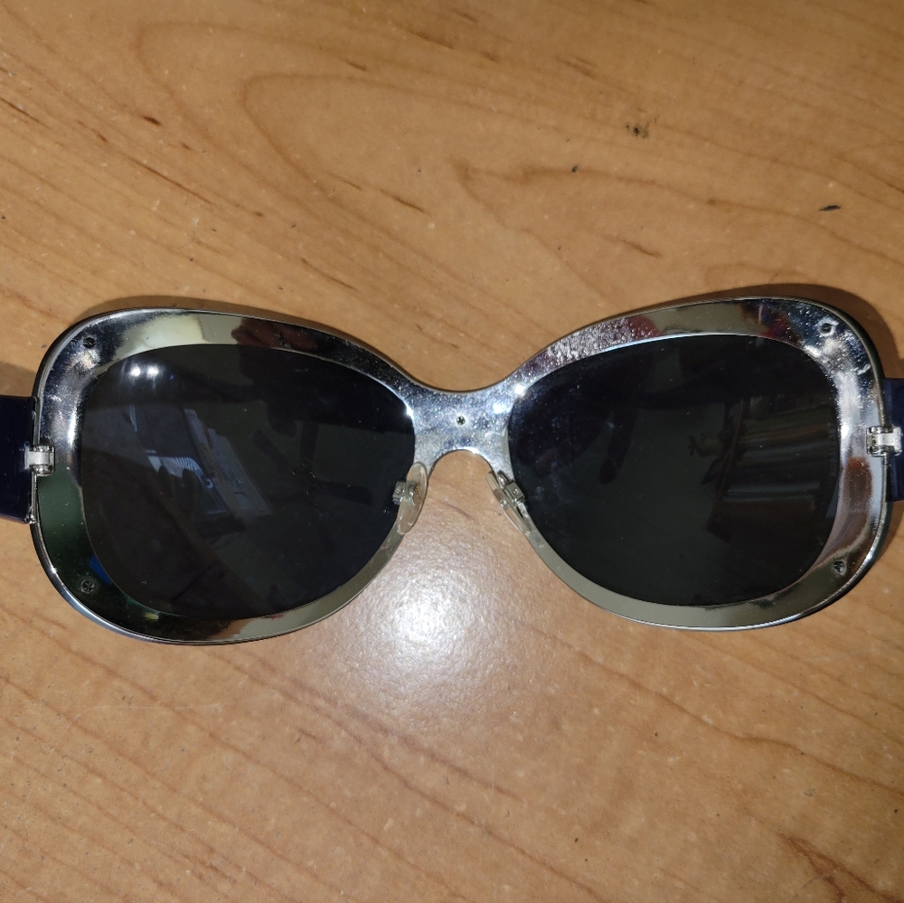 CHANEL Dark Blue Oversized Sunglasses - Picture 11 of 14